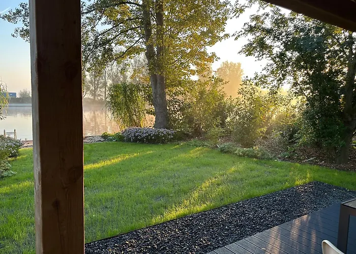 Rijn Residentie 度假居 *